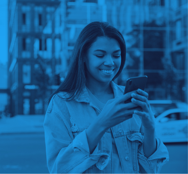 Cidadãos usando o app NEXA